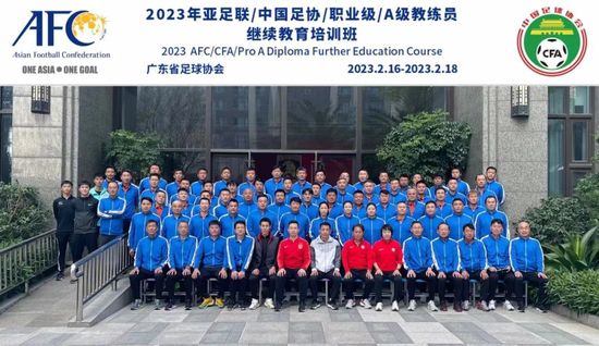 女生玩小玩具视频
