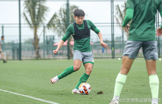 女人两腿打开让男人添免费看